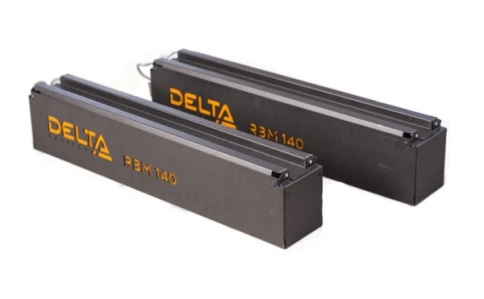 Сменный батарейный картридж DELTA RBM140, совместимый с ИБП АРС серий SURT*** и SURTD*** мощностью от 3 ква, SRT*** мощностью от 5ква, ДxШxВ 595х99х123мм., вес 33.7кг., 2 модуля RBM140 в одной коробке, срок службы до 8 лет. фото 1